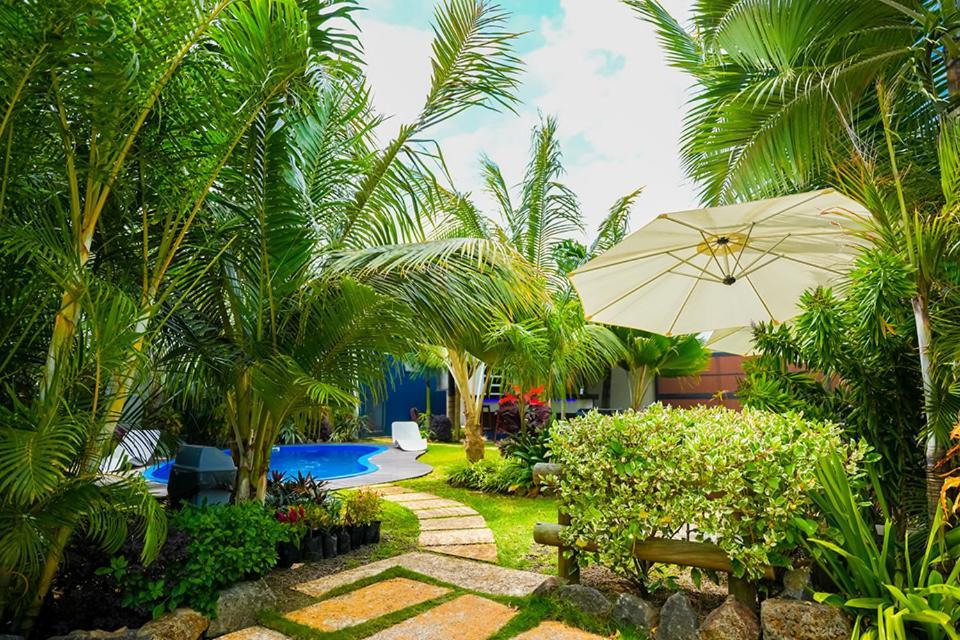 Preety Blue Residence Villas Grand Baie Exteriör bild
